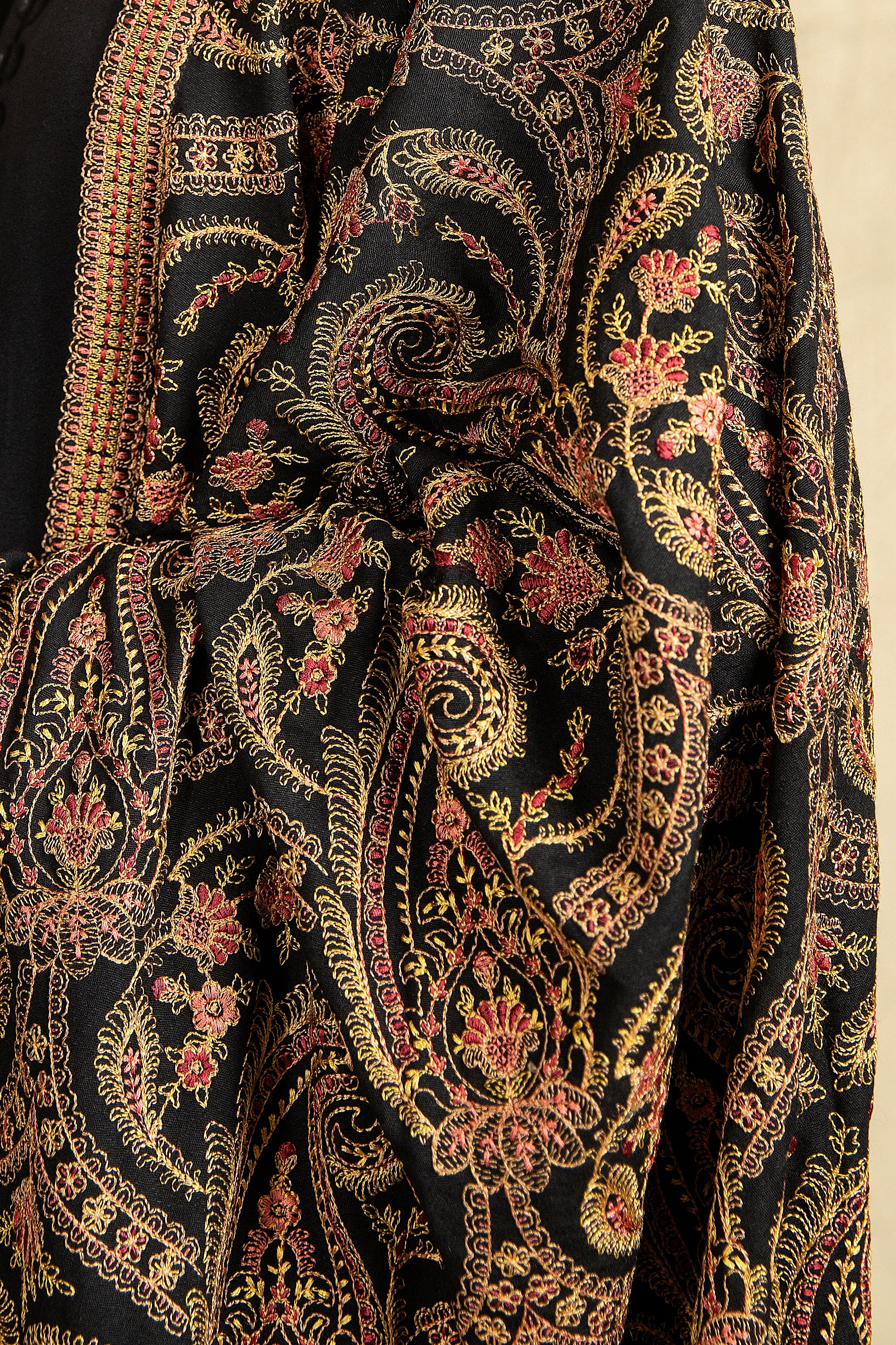 DES-04 WINTER RAW SILK SHAWL - Image 4