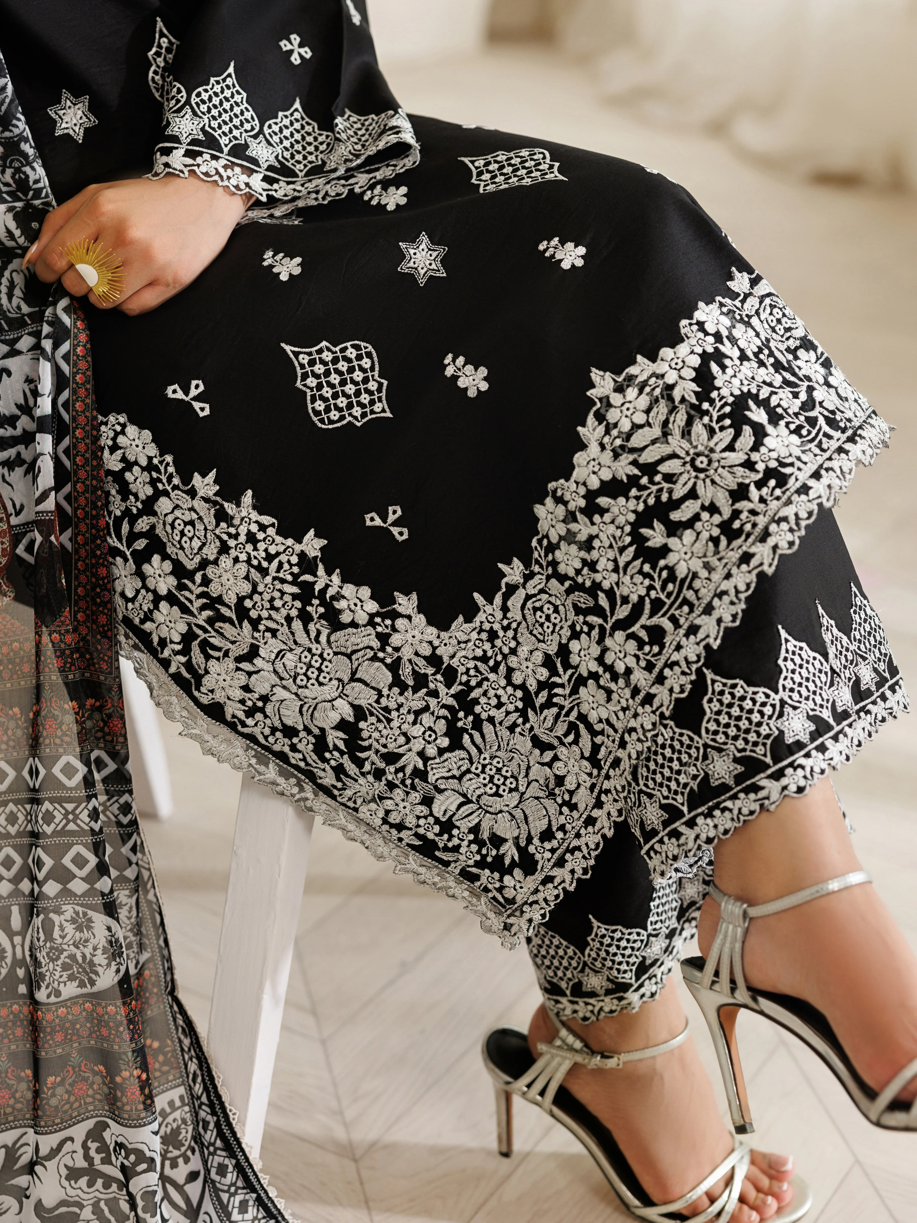 ZG-08 - 3 PC LAWN STITCHED - Image 12